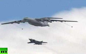 Video: Trọn vẹn màn diễn tập hoành tráng trên bầu trời của Không quân Nga