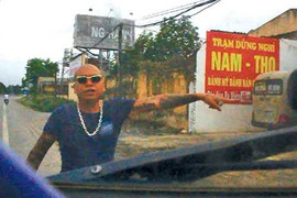 'Đầu gấu' ép xe khách vào trạm nghỉ: Công an Hà Nam 'dẹp loạn'