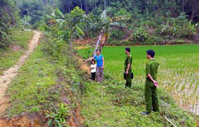 Người phụ nữ tấn công tên nghiện, giải cứu con gái bị bắt cóc