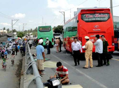 Xe khách tranh nhau vượt tông chết 4 người: Xe chạy tốc độ kinh hoàng