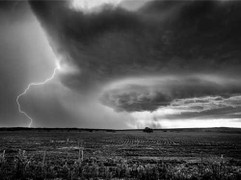 Bão Noul giật cấp 17 hướng về biển Đông, Bắc Bộ mưa rào và dông