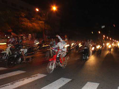 Bắt nhóm thanh niên đua xe 'bạt mạng' trên phố Hà Nội