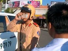 Quay clip CSGT phát tán trên mạng, tài xế taxi bị đình chỉ việc?