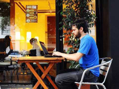 8 sai lầm biến bạn thành 'mồi ngon' cho hacker