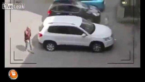 Cậu bé siêu quậy khiến bà mẹ 'phát điên'