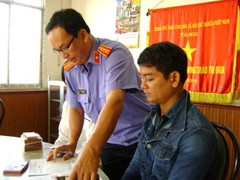 7 người bị bắt oan: Bỏ đá lạnh vào bộ phận sinh dục nghi can, ép nhận tội