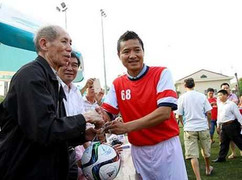 Clip hot: Hồng Sơn tái ngộ thế hệ 1998, tuyển Việt Nam dạy dỗ đàn em U23