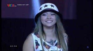 Nữ thí sinh Hà Nội gây giật mình ở sân khấu Giọng hát Việt