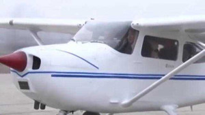 Triều Tiên tung video Kim Jong-un lái máy bay