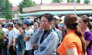 Tuyên án 52 giang hồ miền Tây, người thân khóc òa