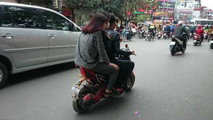 Nỗi ám ảnh xe đạp điện: Cảnh sát giao thông chấp nhận 'bó tay'