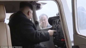 Video: Kim Jong-un lái máy bay do Triều Tiên sản xuất
