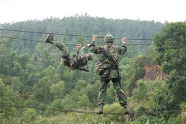 Trinh sát đặc nhiệm Việt Nam luyện tập kỹ thuật bí mật