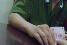 Đình chỉ công tác công an bị tố nhận hối lộ