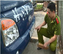 Khởi tố tài xế tông CSGT lên lắp ca bin rồi đánh võng trên đường