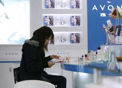 Vì sao 'đế chế' mỹ phẩm Avon ngày một suy tàn?