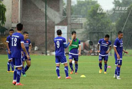 Clip: Tuyển Việt Nam khổ luyện trong mưa lớn