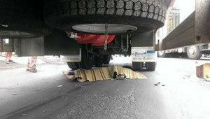 Nữ sinh chết thảm dưới bánh xe container khi đi xin việc làm thêm