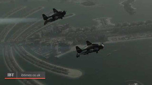 Video: Bay lượn trên bầu trời nhờ cánh phản lực