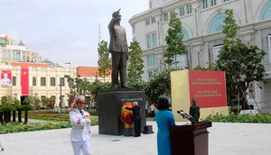 Khánh thành tượng đài Bác Hồ tại trung tâm TP.HCM