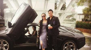 Hương Tràm được đại gia 'săn đón' bằng siêu xe Lamborghini