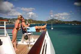 Những đòi hỏi quái dở của đại gia trên các du thuyền