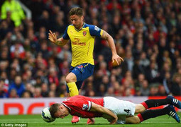 Phil Jones 'bơi, bò, trườn' cứu Man Utd