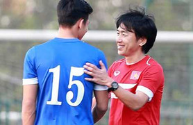 Không dùng Công Phượng, HLV Miura được khen