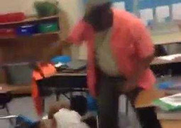 Clip: Thày giáo dùng thắt lưng quật học sinh