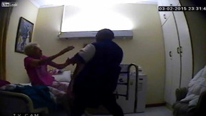 Clip: Cụ bà 84 tuổi bị điều dưỡng viên ngược đãi tàn tệ ở viện dưỡng lão