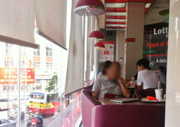 Kiểu hành xử 'ác mộng' của 'thượng đế' khiến chủ cửa hàng chết khiếp