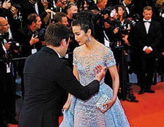 Lý Băng Băng bị an ninh mời ra khỏi thảm đỏ Cannes