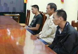 Bắt 3 người Trung Quốc mang súng, ma túy vào Việt nam