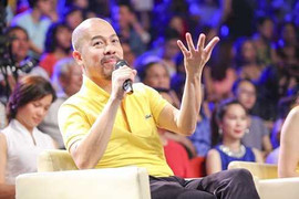 NTK Đức Hùng hóm hỉnh ngồi ghế nóng bình luận