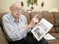 Cựu binh Mỹ nhận bằng tốt nghiệp sau 72 năm bỏ học