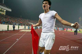 BLV Quang Huy: Chờ Công Vinh chơi 'hồi mã thương'