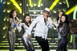 Khương Ngọc quyến rũ chinh phục gái đẹp