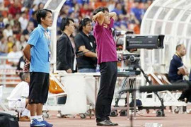 Tuyển Việt Nam thua tâm phục Thái Lan: Miura dựng xe buýt bất thành