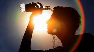 Bước vào đợt nắng nóng kỷ lục, nhiệt độ miền Bắc lên ngưỡng 40 độ C