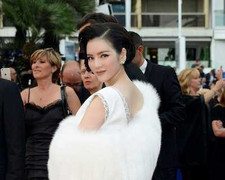 Lý Nhã Kỳ phản pháo khi bị chê khoe mẽ tại Cannes