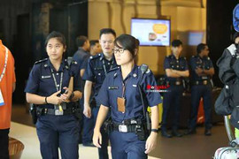 Cảnh sát Singapore bảo vệ nghiêm ngặt Công Phượng và đồng đội