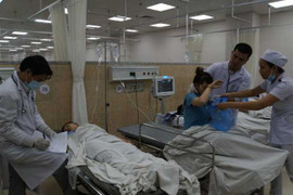 Hàng loạt người ngất xỉu ở Đồng Nai: Lại thêm nhiều người nhập viện