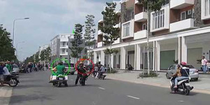 Cái kết nhục nhã cho 'quái xế' vênh váo bốc đầu xe trước mặt cảnh sát