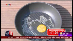 Video: Rán trứng và thịt chỉ nhờ sức nóng gần 40 độ C ở ngoài trời Hà Nội