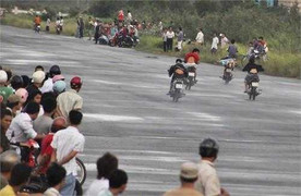 Hơn 100 quái xế lên Facebook hẹn đi 'bão đêm'