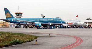 Nắng nóng khiến đường băng sân bay Cát Bi nứt, lột