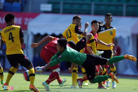 Mạc Hồng Quân vô lê đập đất hạ thủ thành Brunei