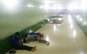 Người Hà Nội trốn cái nóng kinh hoàng dưới 'lòng đất'