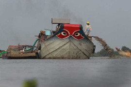 Khai thác cát lậu ở sông Đồng Nai: 'Dư luận phản ánh có cán bộ bảo kê'