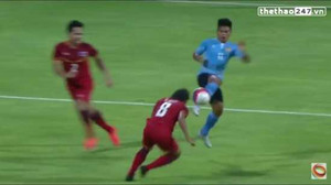 Clip: Cú kungfu kinh hoàng của cầu thủ U23 Lào